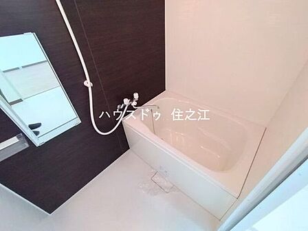 独立したゆったり入れる浴室を確保。1日の疲れをしっかり癒せる空間です。
