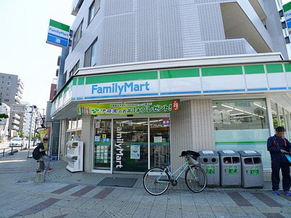 画像9:【コンビニエンスストア】ファミリーマート わらび西口店まで237ｍ