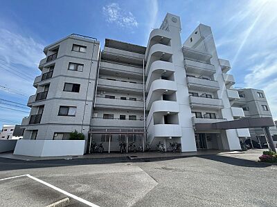 外観:人気の角部屋!2面バルコニーで採光・通風も良好です♪駅まで近く、通勤通学のアクセスもスムーズです♪ 外観:人気の角部屋!2面バルコニーで採光・通風も良好です♪駅まで近く、通勤通学のアクセスもスムーズです♪