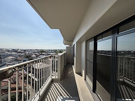 太陽をたっぷり浴びるバルコニーで、洗濯物もしっかり乾かせます!