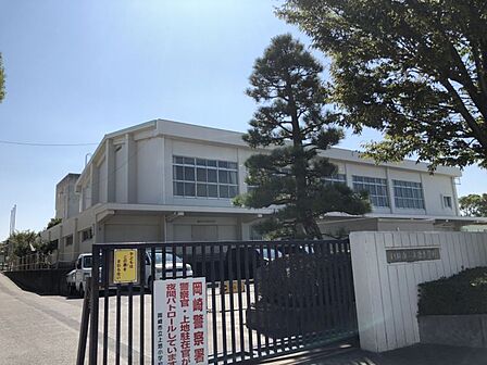 上地小学校まで 1583m 徒歩約20分●愛知県岡崎市の公立小学校。1983年(昭和58年)4月に開校されました。通常学級23クラス、特別支援学級4クラスがあります。