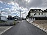 外観：見通しの良い直線道路。毎日の駐車も安心です！