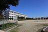 周辺：豊田市立前林中学校（堤・駒場小学校より進学）特別支援学級あり。花の力を生かした体験活動に力を入れており、花を育て、花を贈ることで生徒の感性を豊かにし、また地域の方々との交流を深めています。 3000m