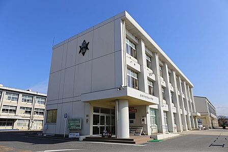 豊田市立前山小学校 前山小学校特別支援学級あり。ことばを大切にする「ことばの学校」として、学校生活の多くの場面で表現活動を大切に取り組んでいます。縦割り清掃では、きちんと活動に取り組むと「縦割りシー…