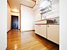 室内：玄関を開けると明るい室内！空間が広く感じます♪