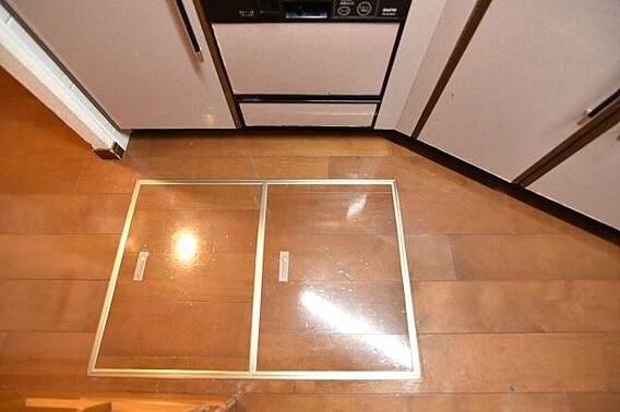 マンションで床...
