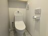 トイレ：ウォシュレット一体型のトイレです。