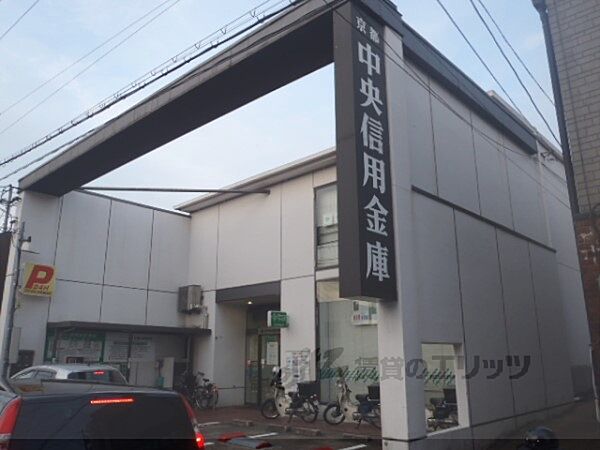 画像21:京都中央信用金庫　墨染支店まで700メートル