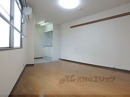 京都市営烏丸線 くいな橋駅 徒歩5分の賃貸マンション 4階1Kのリビング/ダイニング