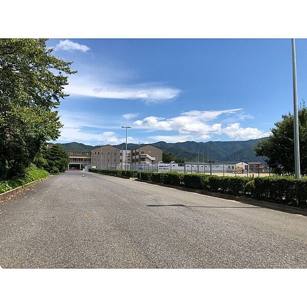 画像29:中学校「千曲市立屋代中学校まで973ｍ」