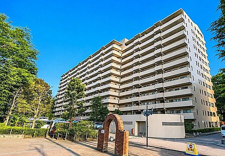 ・日常に上質を添えるセンターコートレジデンス ・ 静穏と美しさを纏う洗練の住空間 ・家族の笑顔が広がる、安心とゆとりの住まい ・子育てにも嬉しい、穏やかな住まい心地