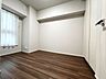 子供部屋：玄関側の洋室にも窓が設けられた風通しの良い快適空間：洋室約約5.0帖