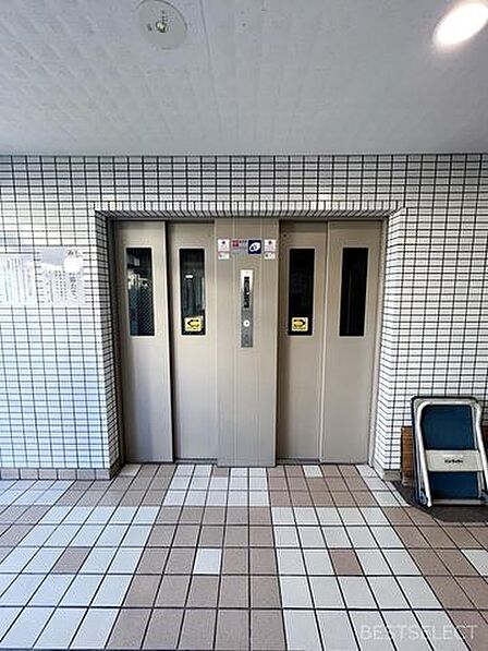 2基あり，混みあう時間帯の緩和にもなりますね。
