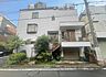 外観：玄関を出てすぐに道路がないので，小さなお子様のいるご家庭ではより安心につながる暮らしができますね。