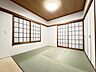 寝室：自然の光や風が気持ちの良い全居室2面彩光設計：和室約5.25帖
