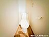 トイレ：【トイレ】 落ち着いた雰囲気でまとめられたトイレ空間。毎日の使用を快適にサポートします。