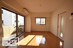 アーバン富田町 601号室 6階1LDKのリビング/ダイニング