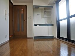 アンブシュール京橋 302号室 3階1DKのリビング/ダイニング
