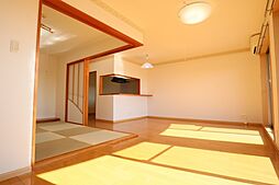 ヴィラコートＳＥＩ 201号室 2階3LDKのリビング/ダイニング