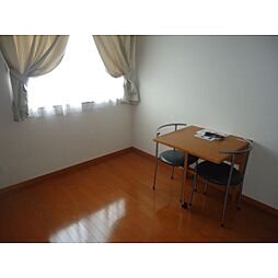 レオパレスたつの 2階1Kのリビング/ダイニング