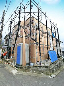 外観:陽当り良好な角地。一戸建ての多いエリア、静かで落ち着いた雰囲気 外観:陽当り良好な角地。一戸建ての多いエリア、静かで落ち着いた雰囲気