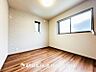 室内：【洋室 (約5.25帖)】