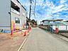 外観：【前面道路＋現地写真】