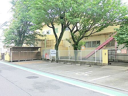 【相武台保育園】 園庭が広いので外遊びが多いです。防犯面もしっかりしています。