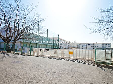 【綾瀬市立天台小学校】 桜がきれいな小学校です。