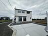 その他：【前面道路含む外観/4号棟】敷地面積50坪以上！前面道路との高低差がほとんどないため、お車やベビーカーの出し入れなどもスムーズに行えます。
