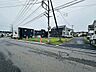 外観：【現地土地写真】前面道路は西側(幅員約5m)です。前面道路は舗装されており、ベビーカーなどが通行しやすいです。