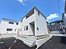 外観：【現地外観写真/14号棟】3面採光ならではの明るさが広がる約16.5のLDKが魅力◎ご家族の会話が弾む、対面式キッチンが採用されています。