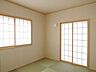 室内：【タタミコーナー/同仕様】客間や家事室、書斎、お子様のプレイルームなど、多用途に重宝するやすらぎのタタミコーナーです。※実際とは異なる場合があります。