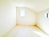 室内：穏やかな寛ぎあじわえるお部屋では有意義な時間がつくれます！大きな窓からと陽光が注がれる明るい空間！光もアクセントの一つとして。一人時間も充実したものにできるプライベートルームは日々を豊かにします！！