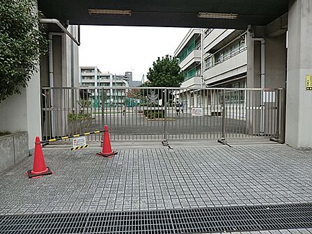 横浜市立岡野中学校まで約520m