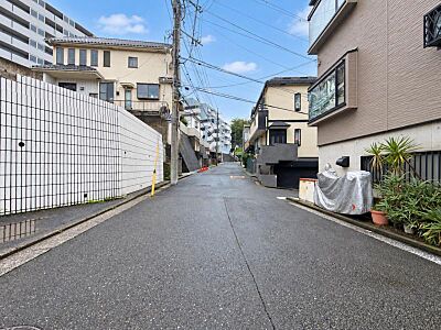 外観:【外観】開放感のある現地で前面道路より少し高くなっております。プライベート感も保たれます!ぜひ見学を 外観:【外観】開放感のある現地で前面道路より少し高くなっております。プライベート感も保たれます!ぜひ見学を