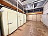 室内：手前のお部屋は広々としたスペースがあり駐車場としての利用も出来ます。（1部CGを使用した写真になっております）