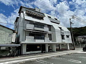 愛媛県八幡浜市江戸岡1丁目（賃貸マンション1LDK・2階・47.21㎡） その1