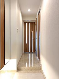 落ち着いた雰囲気の玄関は大切なお客様を迎えるのに最適です。