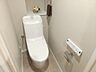 トイレ：清潔で快適な温水洗浄機能付トイレです。シンプルで使い勝手がよく、お掃除も楽チンです。 