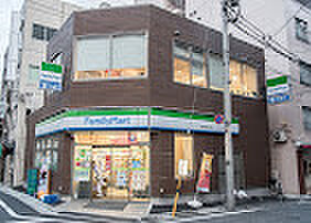 ファミリーマート 南大塚三丁目店 徒歩1分