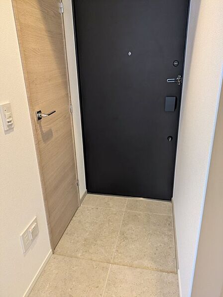 落ち着いた雰囲気の玄関は大切なお客様を迎えるのに最適です。