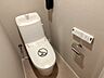 トイレ：清潔で快適な温水洗浄機能付トイレです。シンプルで使い勝手がよく、お掃除も楽チンです。 