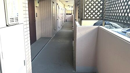 共用廊下 主な修繕履歴】平成6年10月各種配電盤更新工事・12月直結給水ブースターユニット更新工事(TCユニット)