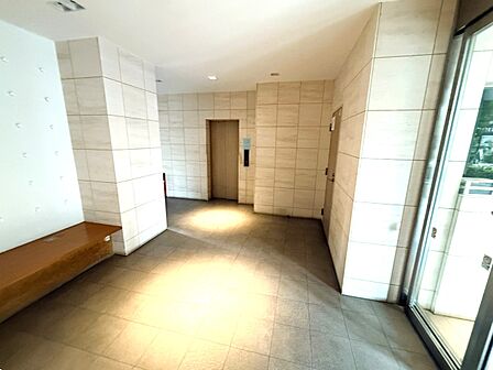 エントランスホール　長期修繕計画〈主な修繕履歴〉平成24年5月  鉄部修繕工事屋上防水(トップコート)修繕工事