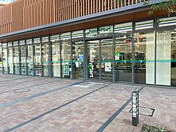 【コンビニエンスストア】ファミリーマート　HARUMI　FLAG店まで218ｍ