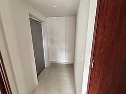 段差のない玄関で収納も豊富です。