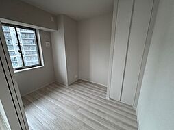 明るい洋室です