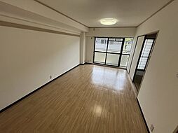 ドレム伊丹 201 2階3LDKのリビング/ダイニング