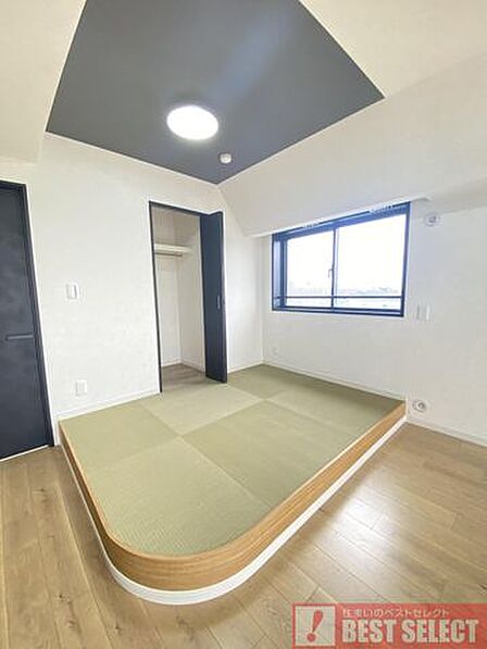 LDKに畳スペースもございます。客間にも活用できそうです。